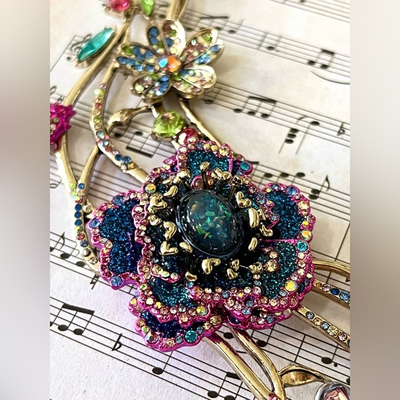 Betsey Johnson Jewelry - NWT Floral Rhinestone Statement Necklace RARE